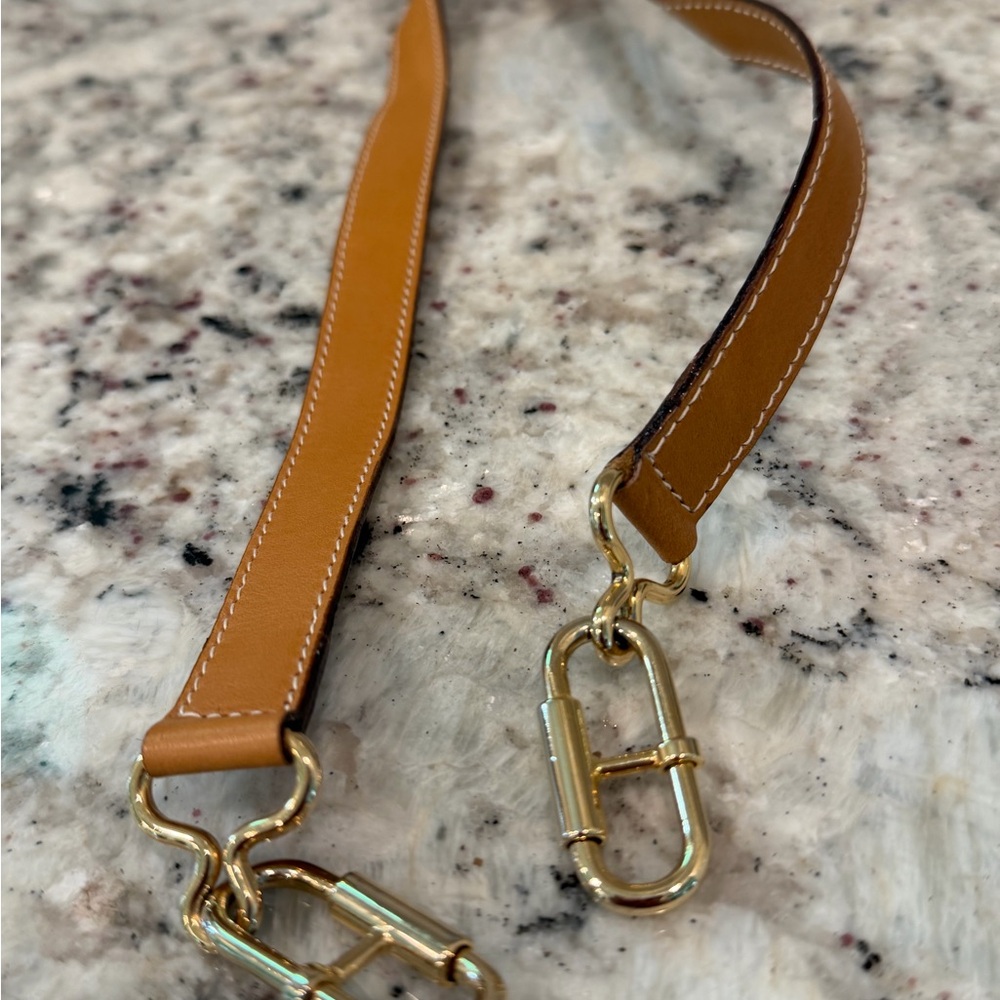 Gucci Tan Leather Crossbody Strap with Gold Hardware